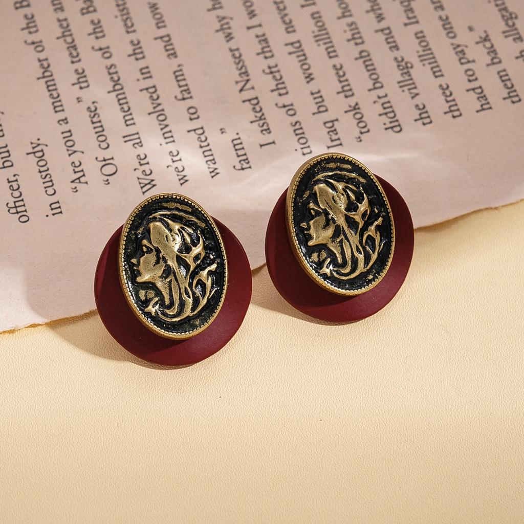 European and American coffee color geometric resin earrings, personalized versatile niche temperament earrings, light luxury high-end earrings, women