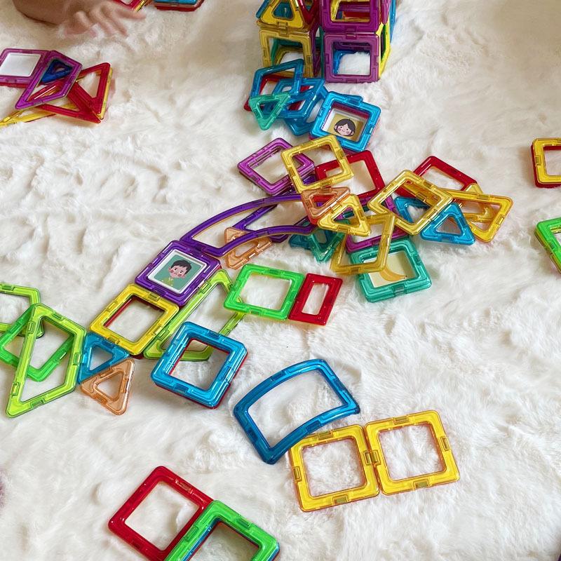

Magnetic Building Blocks: Monochrome Tiles for Early Childhood Development