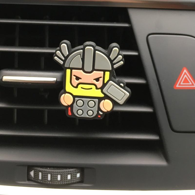 Roztomilý kreslený osvěžovač vzduchu do větrací mřížky s prémiovou vůní pro interiér vozu