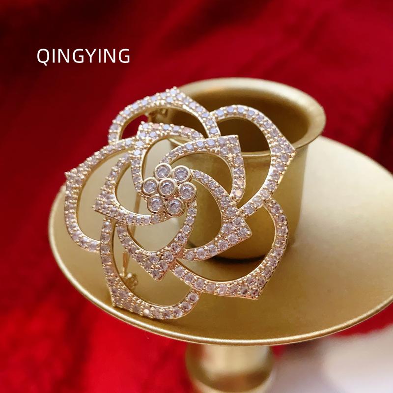 Exquisite French Retro Camellia Brooch Pin: Micro-Pave Full Diamond Design for Suits & Coats Floral медный