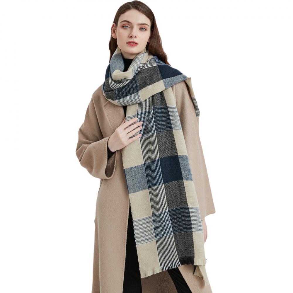 Modrý kostkovaný šátek dámský zimní teplý výstřih