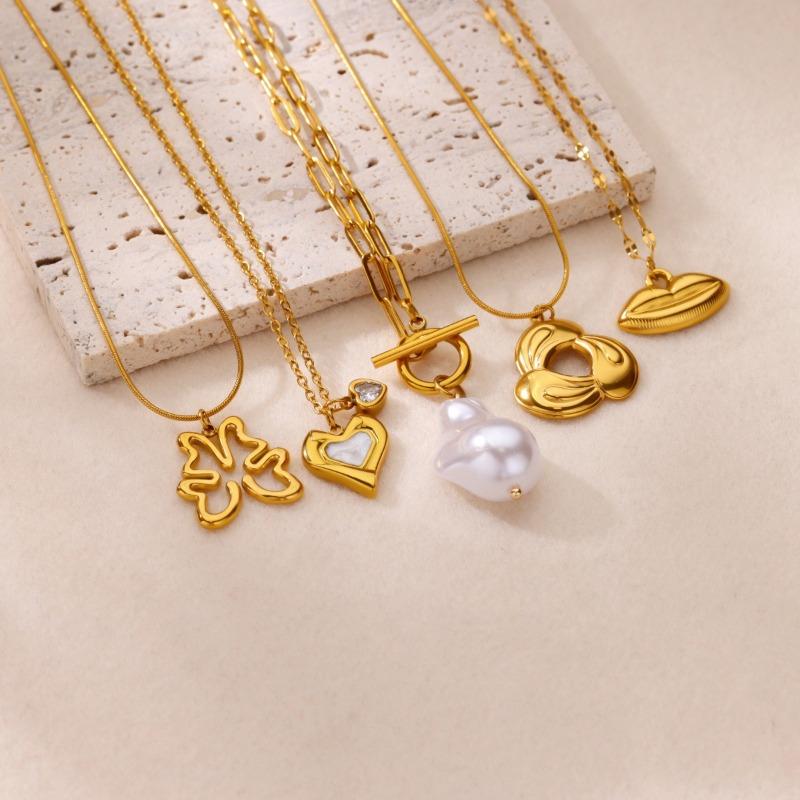 Love Geometric Hollow Versatile Stainless Steel Necklace Women's Design Necklace Light Luxury Pendant Collarbone Chain