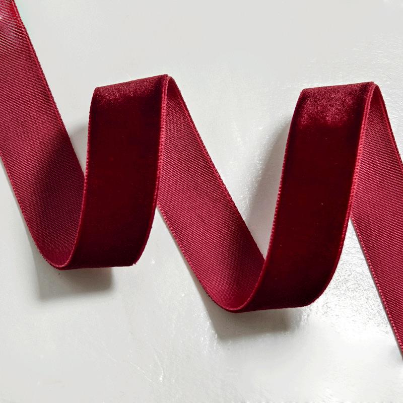 Bordeauxrotes einseitiges Seidenvelours beflocktes Band für DIY-Schleifen und Geschenkverpackung
