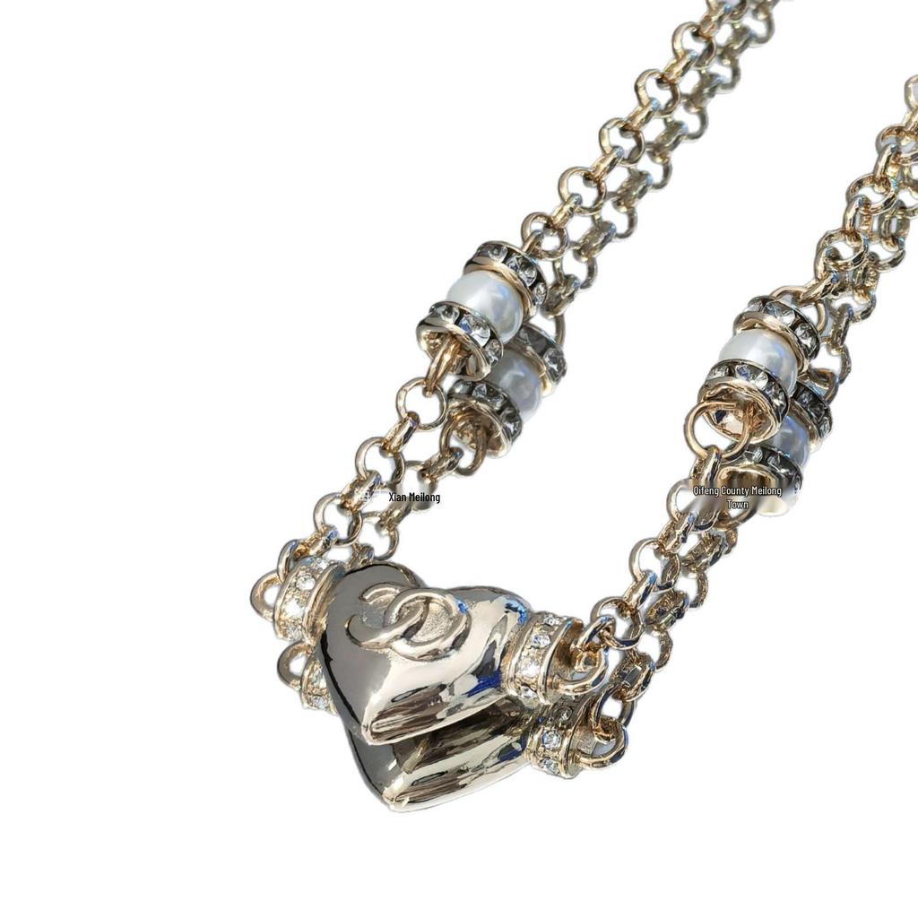 Neue Herz Perlen Strass Choker Halskette mit Doppel C Logo und Diamantkette