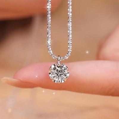 Women's Summer 2024 Moissanite Necklace: Elegant, Lightweight, and Versatile Clavicle Chain for a Sophisticated and Gentle Look.