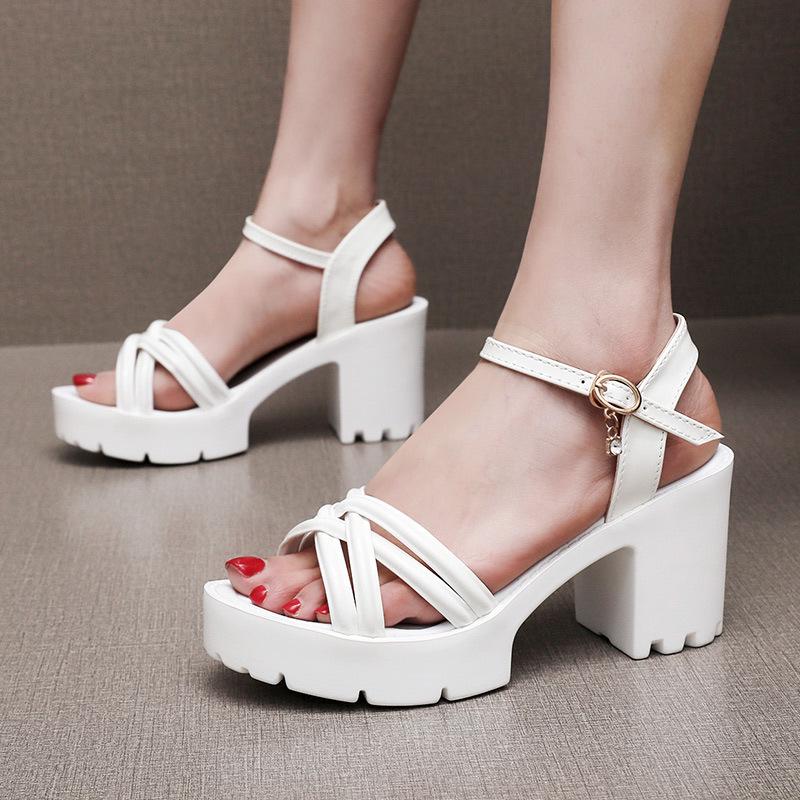 8cm Små Stora Storlekar 33-43 Eleganta Tjockbottnade Lackskor Platåsandaler 2025 Blockhöga Klacksandaler Kontorsmodell