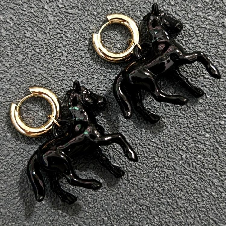 Artistic Exaggerated Horse Pendant Earrings Versatile Occasion Accessory Ear Drop Fashion Gift For Modern Styling