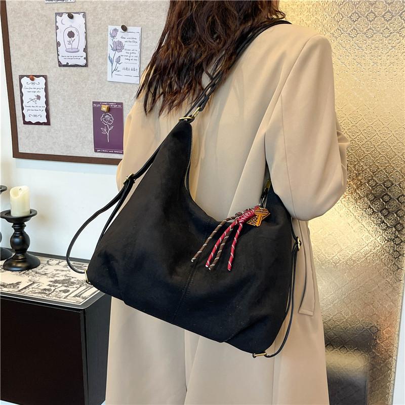 

Винтажная матовая кожаная сумка на плечо подмышку, сумка-тоут для通勤 из замши, многофункциональный женский рюкзак с двойными плечевыми ремнями, плиссированная сумка 40*14*24 чёрный