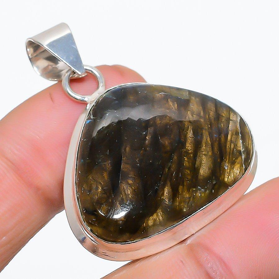 

Labradorite Gemstone 925 Solid Sterling Silver Jewelry Pendant 1.58 SU-10241
