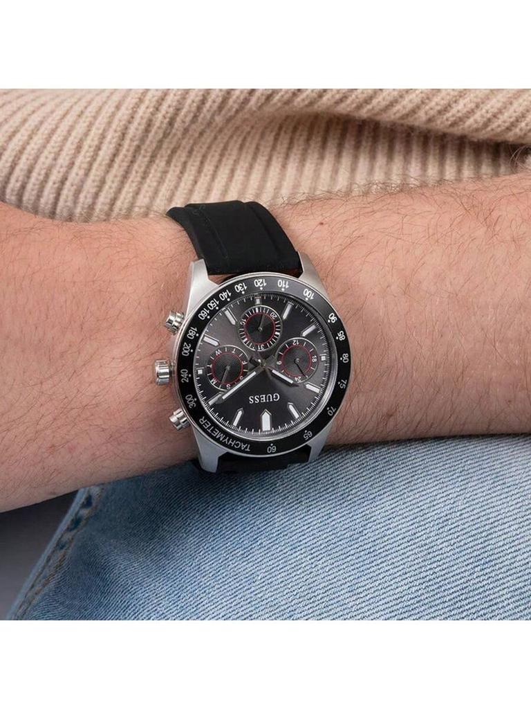 Guess Herren Modische und Sportliche Multifunktions-Quarzuhr mit Rundem Zifferblatt, Schwarzem Silikonarmband für Tägliches Outdoor-Tragen, Ideales Weihnachtsgeschenk für Männer GW0332G2