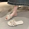 Fee Xiaoxiangfeng Mode Flache Ein-Wort-Slipper 2025 Neu Französische Perlenmädchen Sommerkleidung Strand Coole Slipper