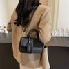 Niche design fashion trend portable small bag women's 2025 autumn contrasting color small square bag high-end single shoulder oblique span bag