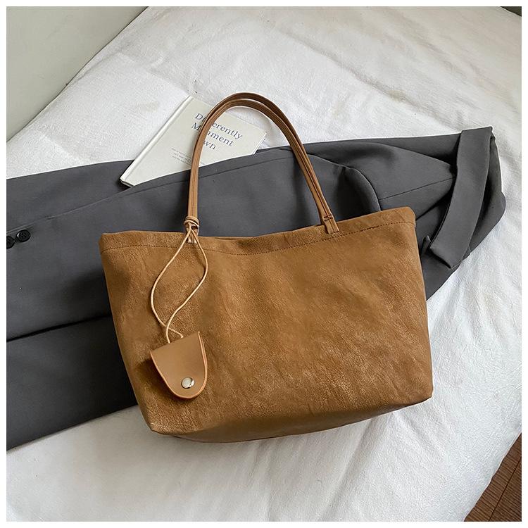 

2025 new winter large-capacity matte tote bag women s bag lazy style fashion versatile commuter shoulder armpit bag коричневый