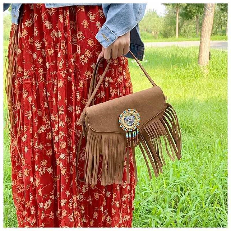 

Ethnic Style Flower Beaded Tassel Bag Retro Matte One-shoulder Cross-body Wandering Personalized 23x6x17 темно-коричневого