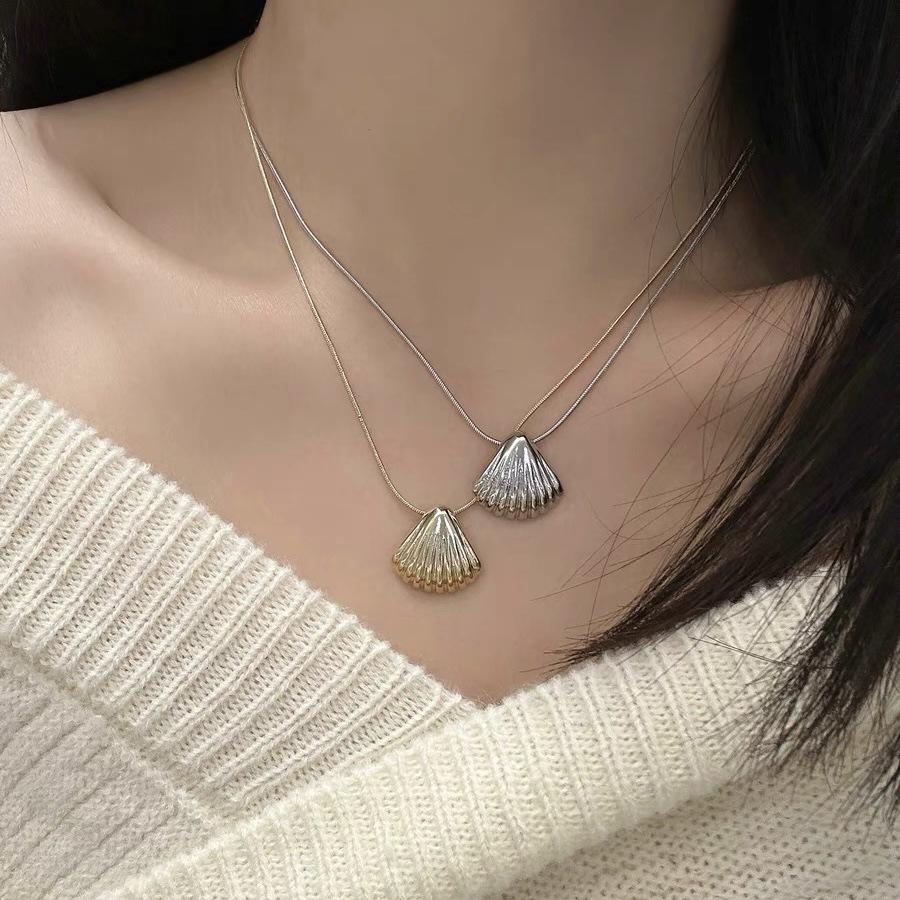 Titanium Steel Fashion 3d Stereo Fan -Shaped Shell Pendant Necklace