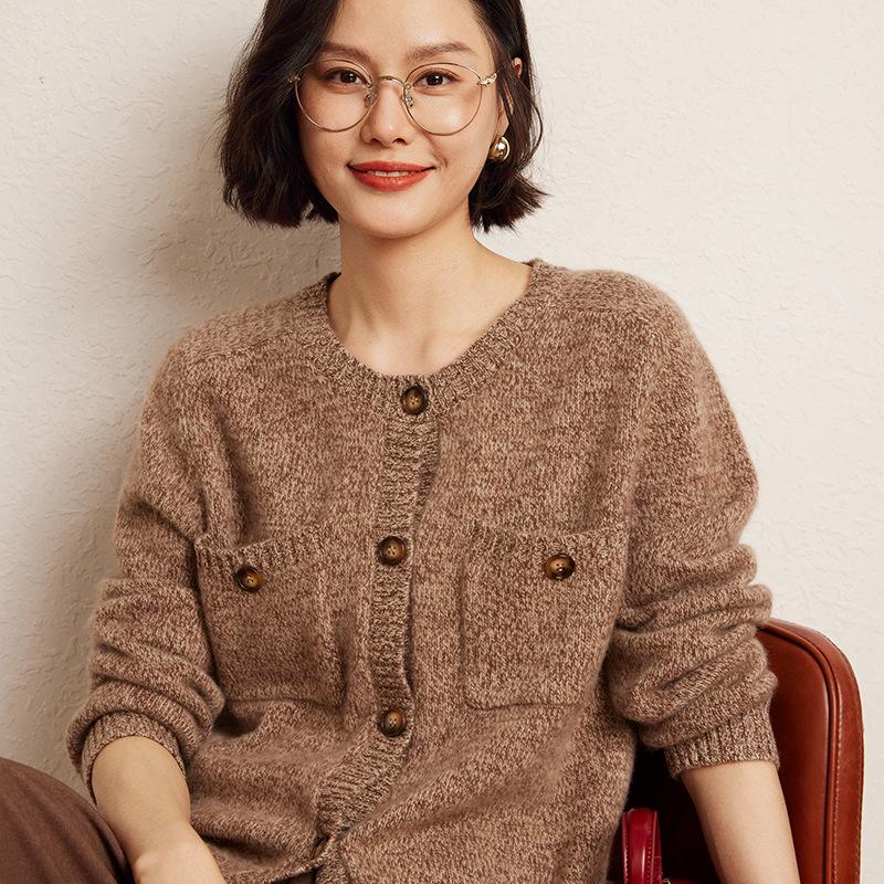 Women's Retro Floral Button-Up Cashmere Cardigan - Round Neck, Thick, Double Pocket, Slimming Knit Sweater for Autumn/Winter