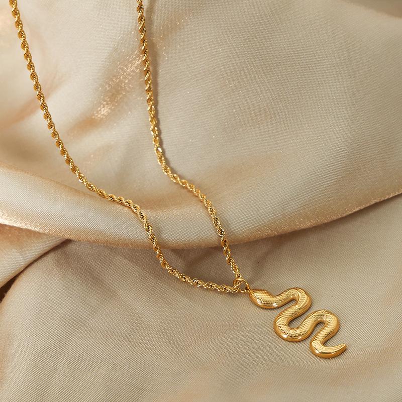 

Geometric Hip Hop Snake Pendant Necklace in Gold-Plated Titanium Steel