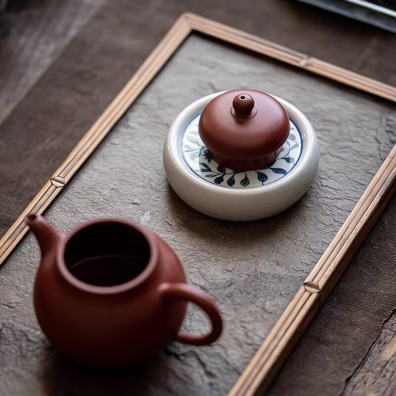 Blau-Weiß Keramik Deckel Unterglasur Blau-Weiß Deckelhalter Kung Fu Tee Set Zubehör Zen Untersetzer Ornament Retro Purpursand Teehalter