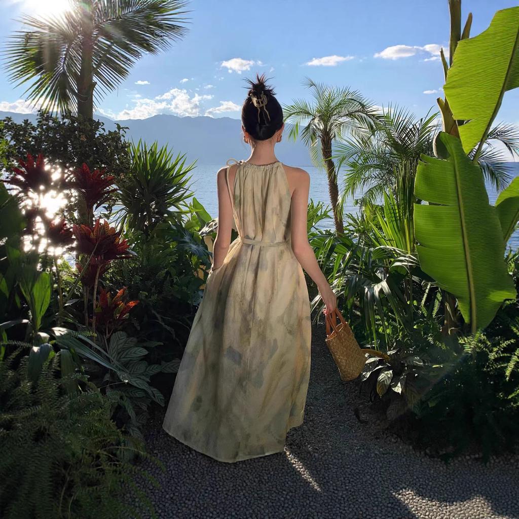 New Chinese Sleeveless Smudge Neck Dress for Women's Summer High-end Off-the-shoulder Seaside Vacation Dress