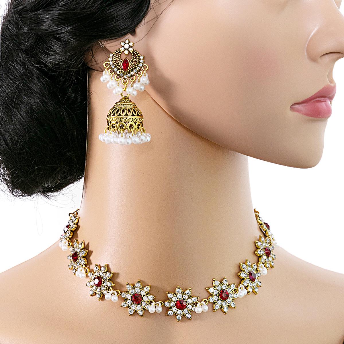 

Роскошный ювелирный набор «Капля воды»: Винтажные жемчужные серьги и циркониевое ожерелье