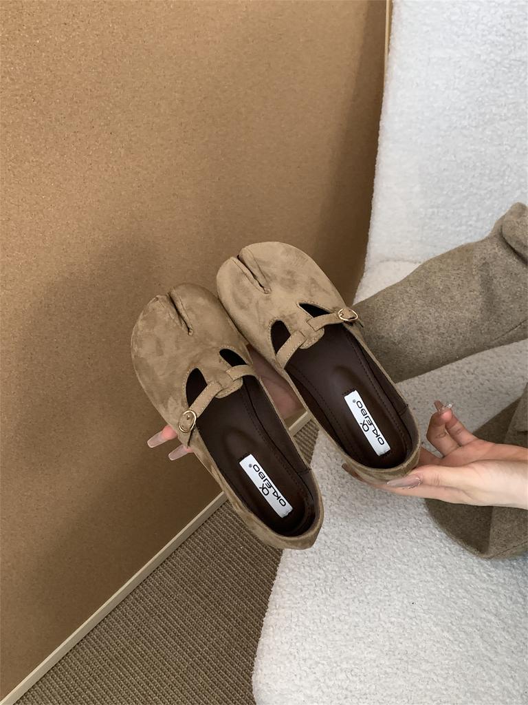 Retro Mori niche split-toed round head single shoes women's suede flat bottom one pedal French temperament pig's trotters grandma shoes autumn