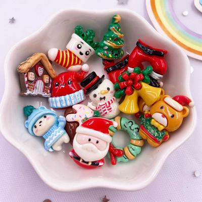 12 sztuk żywica Kawaii kolorowe Mini mikołaj drzewa ełk bałwan dzwony Flatback Cartoon świąteczna figurka księga gości DIY wyroby dekoracyjne