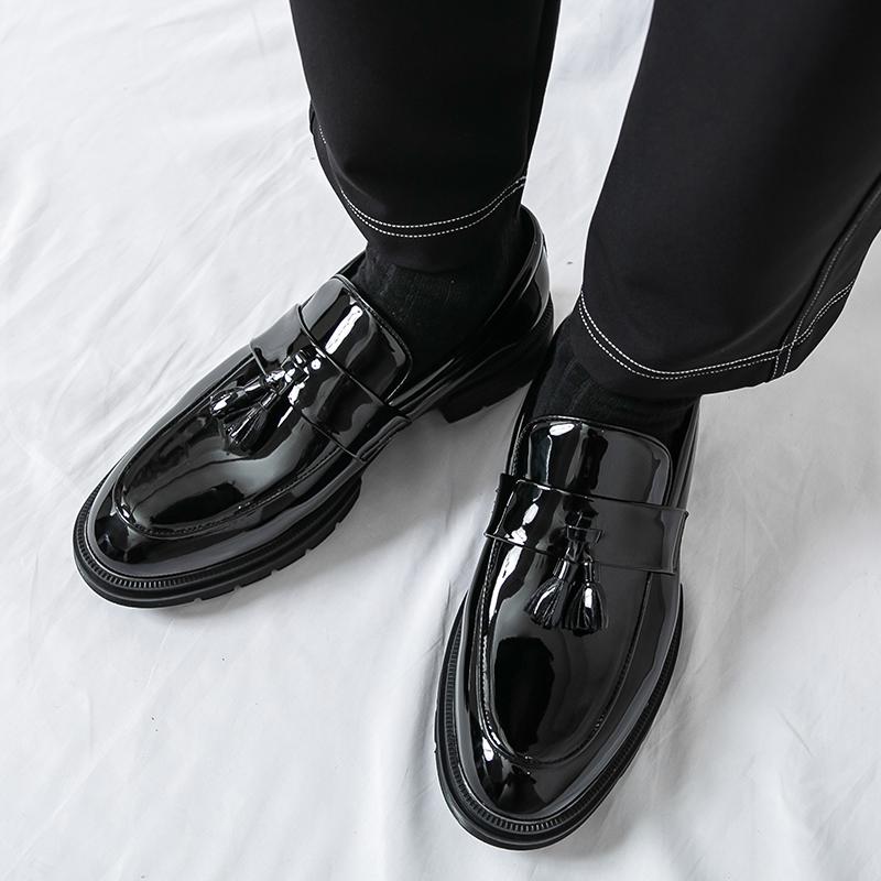 Fashion Fashionable Tassel Leather Shoes for Men High-quality Patent Leather Glossy Loafers Korean Version Pointed Business Office Shoes