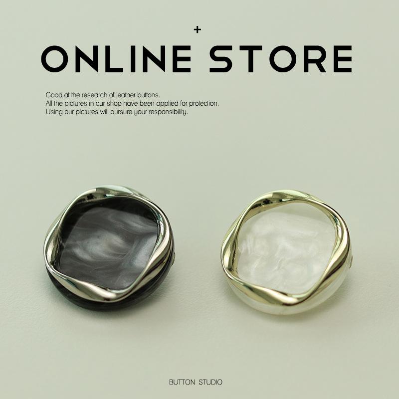 

Square Round Metal Resin Buttons, Small Fragrant Sweater, Tweed Jacket Buttons, Leather Coat Buttons round & 17.5mm [weight 2.3g]
