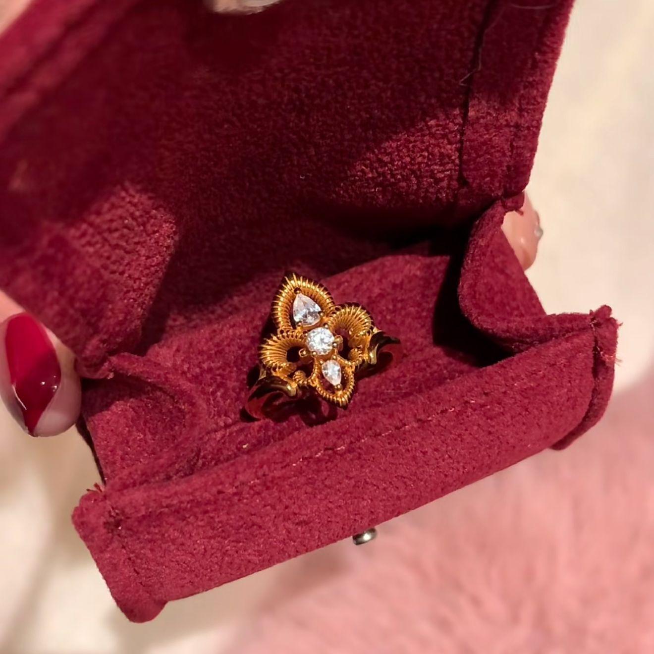 2026 French Retro Premium Sense Diamond-encrusted Iris Necklace Flower Ring Temperament Versatile Five-flower Iris Bracelet Set