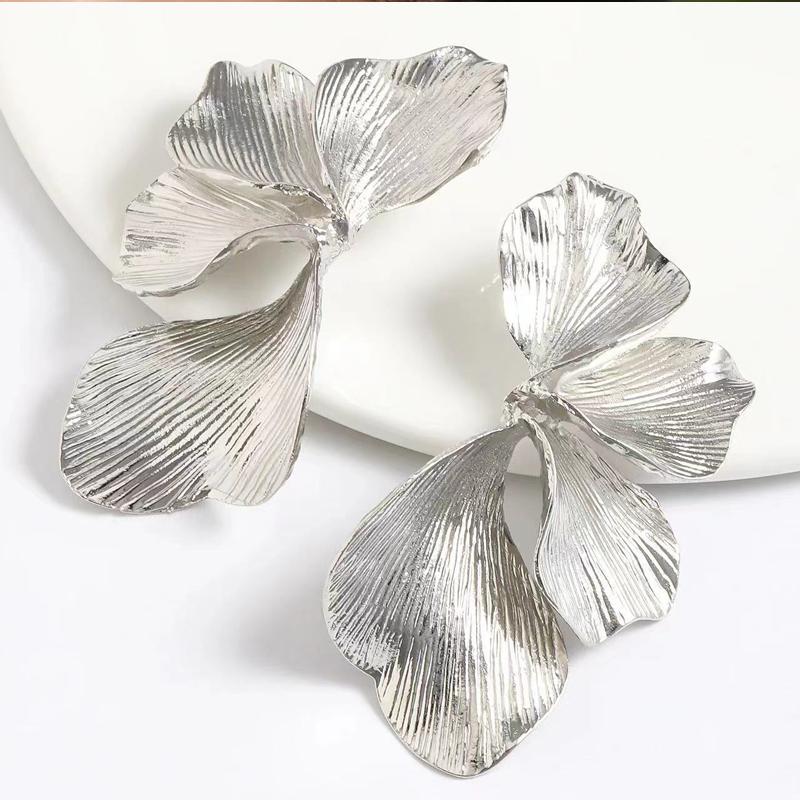 Vintage Metal Flower Post Earrings For Women Large Gold Color Textured Petal Party Accessories Fashion Jewelry Gift