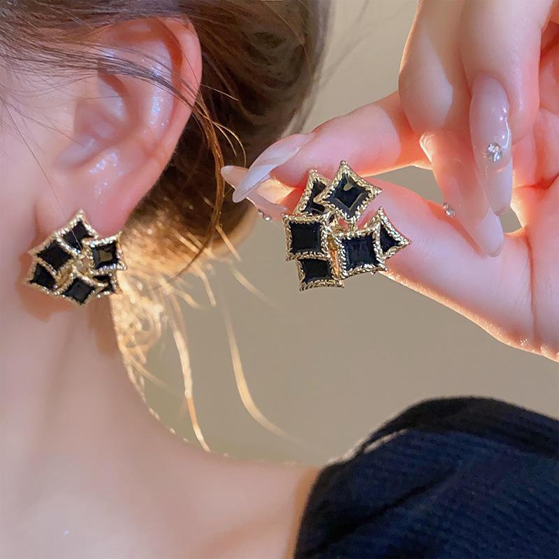 Exquisite Geometric Flower Diamond Stud Earrings - Light Luxury Fashion Style