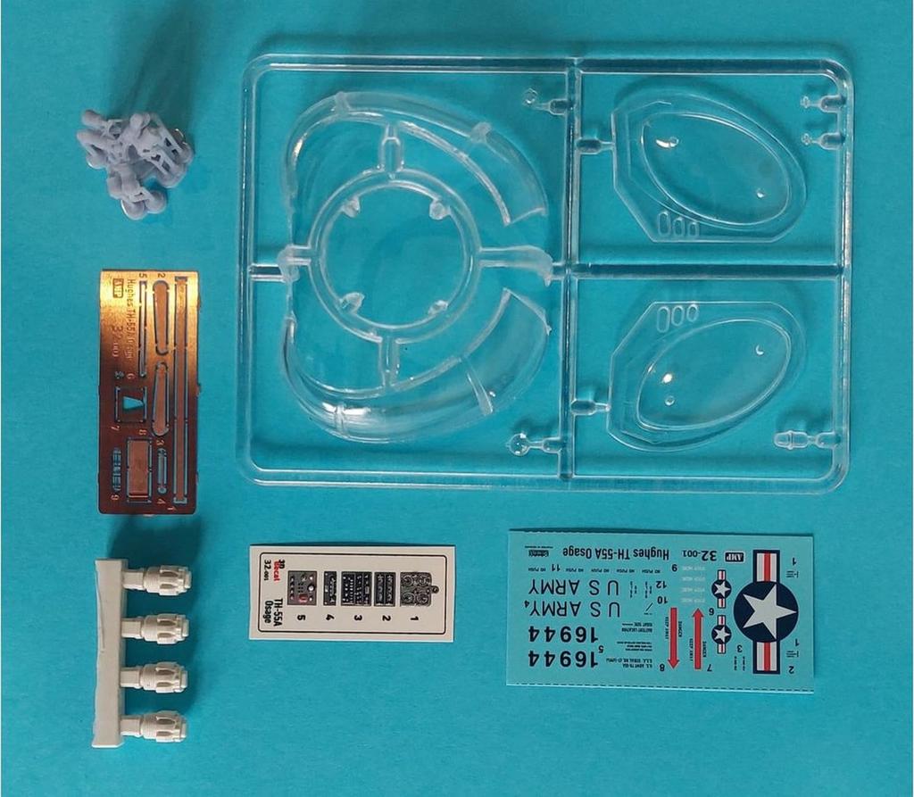 AMP 1/32 Scale American Hughes TH-55 Osage Light Helicopter Plastic Model Kit (AVP32001)