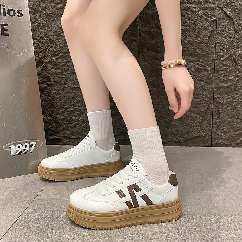 New Casual Moral Training Shoes Women's Sports Popular Versatile Women's Shoes 2025 New Spring and Autumn Board Shoes Women's White Shoes