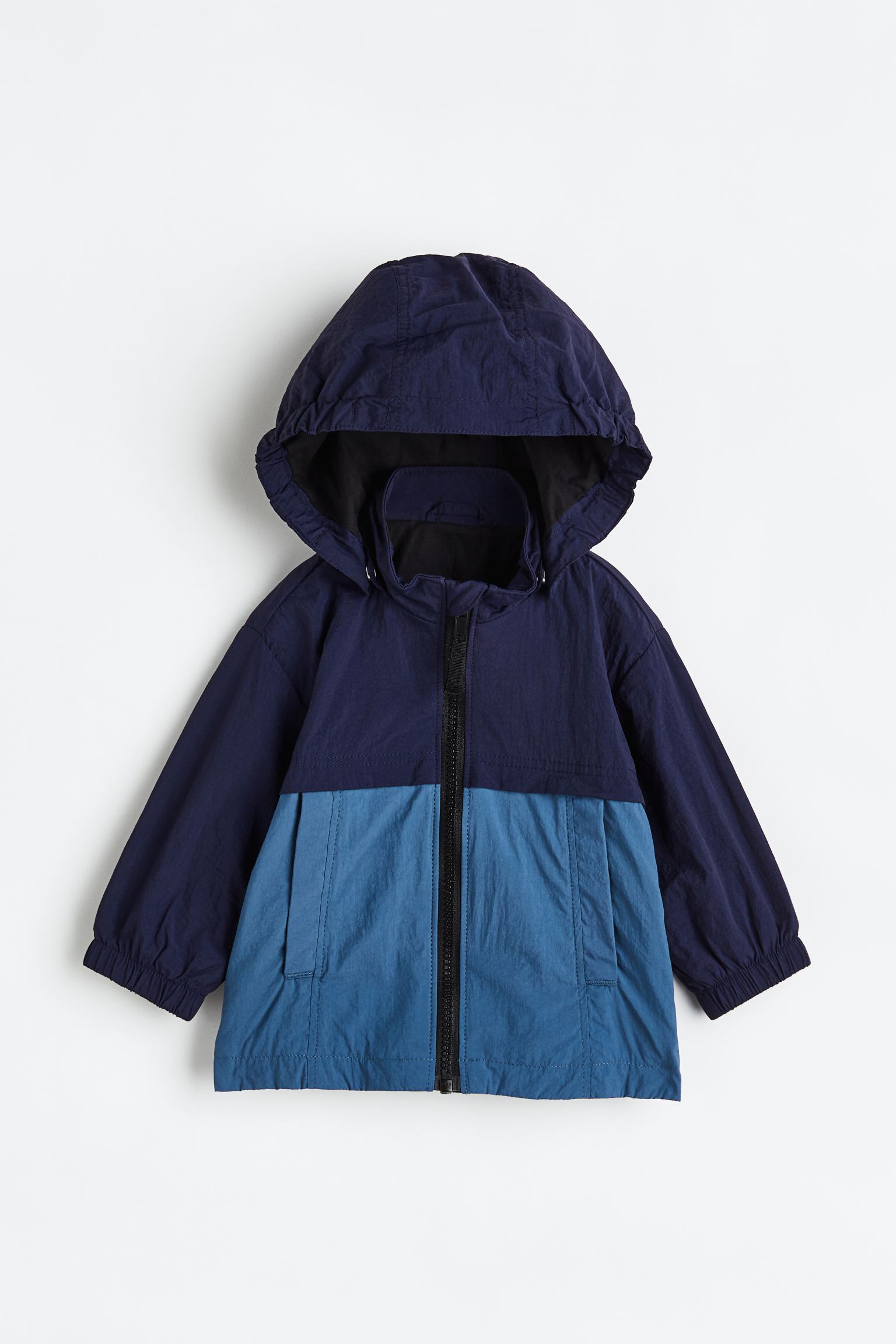 

Hooded windbreaker