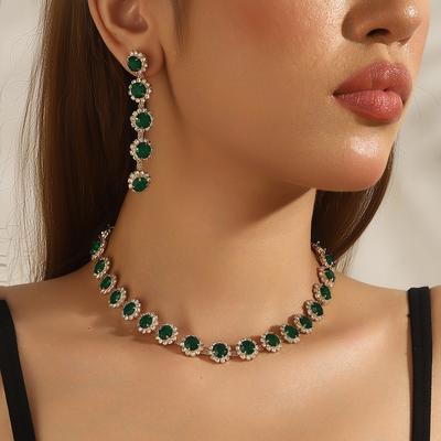 Collana due pezzi moda gioielli retrò versatile esagerata lusso leggero collana orecchini di alta gamma da donna