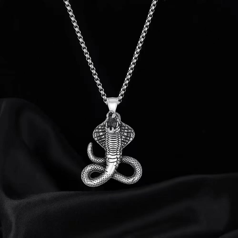 Cobra necklace European and American retro punk style king eye snake necklace men s chain pendant