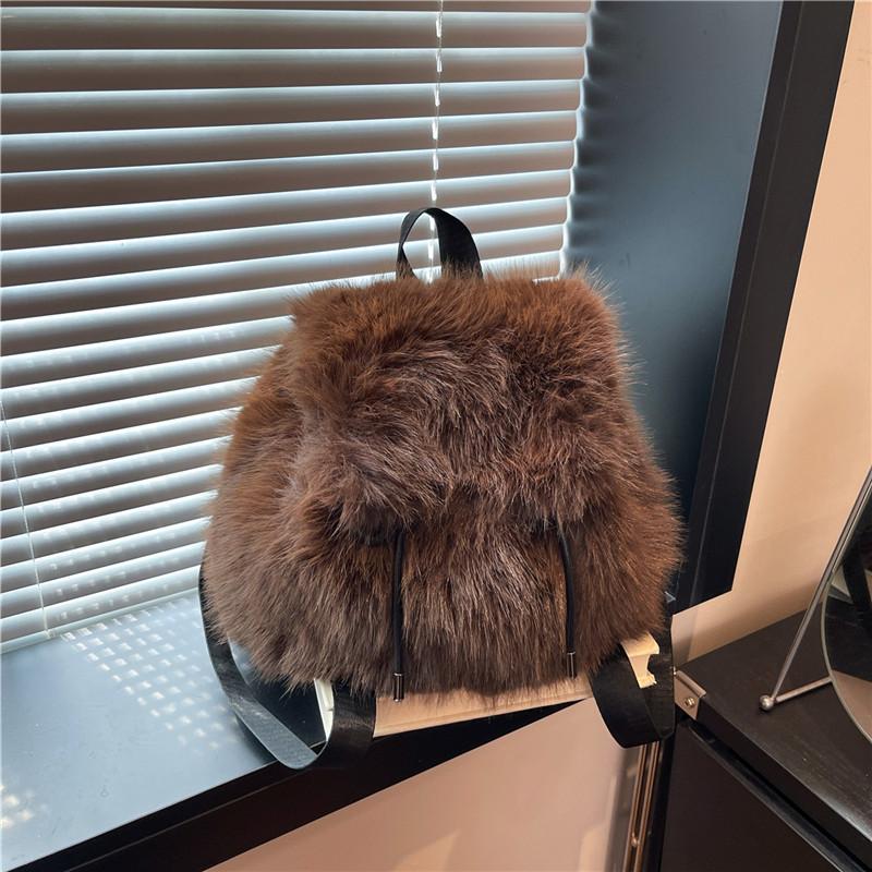 New personalized small and fresh portable plush backpack commuter pump fashionable simple street travel bag