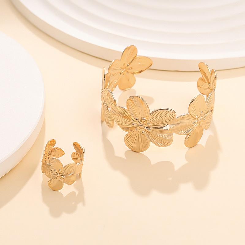 

Стильный и простой набор кольца-браслета с цветами, персонализированный нишевый дизайн, ручные украшения золотой