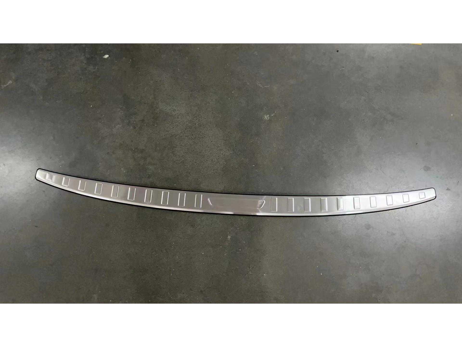 

Защитные накладки на багажник и заднюю дверь Denza D9 - Модификации отделки салона/экстерьера