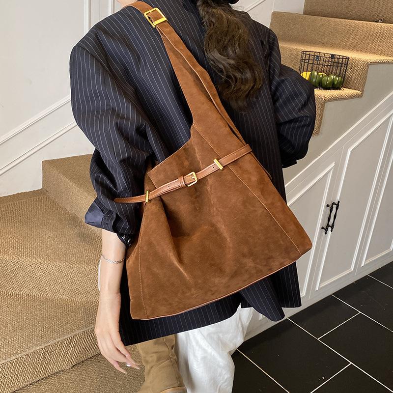 Suede Bag Women's Large Capacity 2025 New Autumn and Winter Versatile Shoulder Bag Matte Retro Commuter Tote Bag