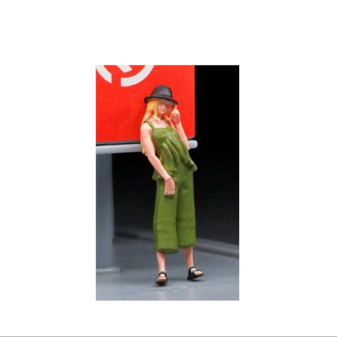 

scale figure of a girl in casual model 22223594 1/64 clothes, diorama, [Used]