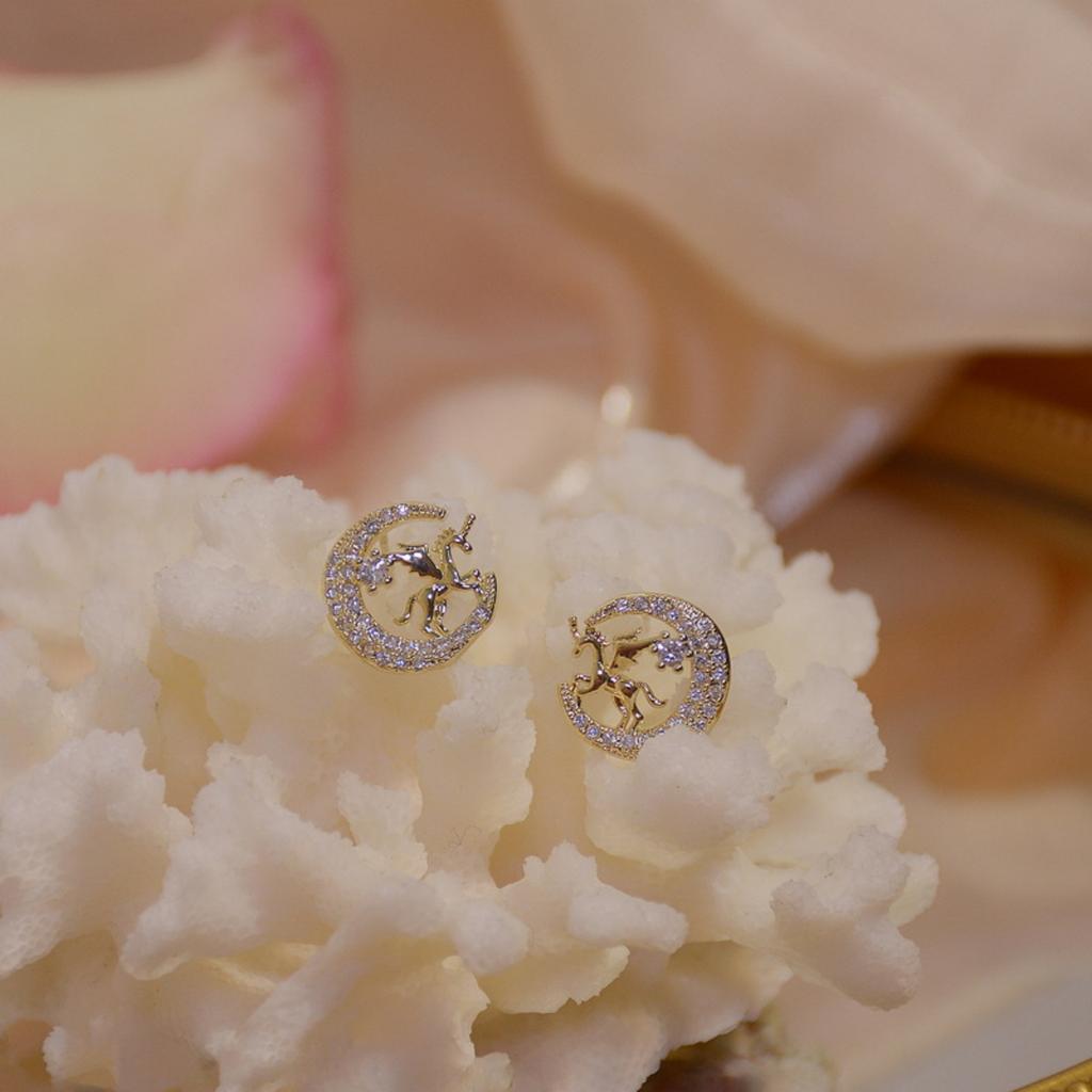 Temperament Cute Inlaid Rhinestone Flying Wings Horse Moon Stud Earrings For Women Men Dainty Horse Animal Star Earring Jewelry