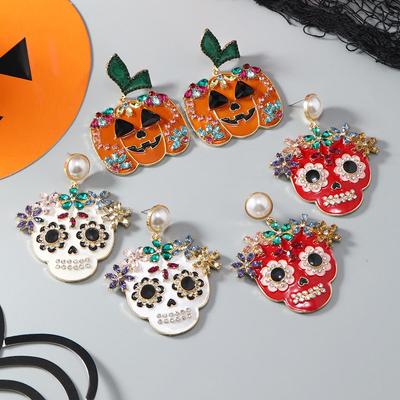 Halloween Strass Schädel Creolen: Modisches Statement für Damen