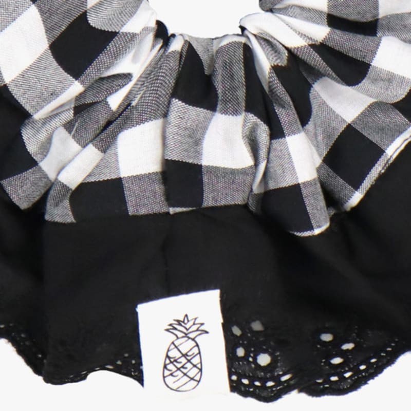 PINK PINEAPPLE CHECK LACE SCRUNCHIE_BLACK