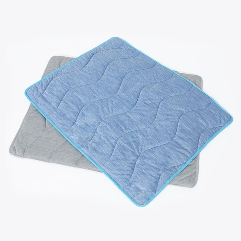 Reversible Pet Cooling Mat, Dogs and Cats, Washable Large Bed Cushion for Kennels, Sofa Use and Indoor Room Area