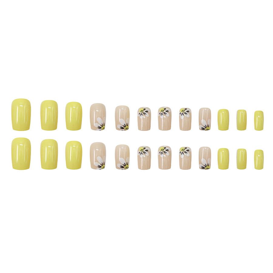 24 Pieces Simple Yellow with Gentle and Cute Sweet Flowers  Style Short Styles, Small Fresh Fake Nails, Wearing Armor