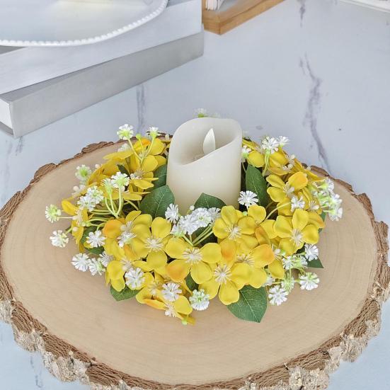 Umělý věnec na svíčku s divokými květy Malé květiny Držák na sloupovou svíčku pro venkovský styl Jarní svatba