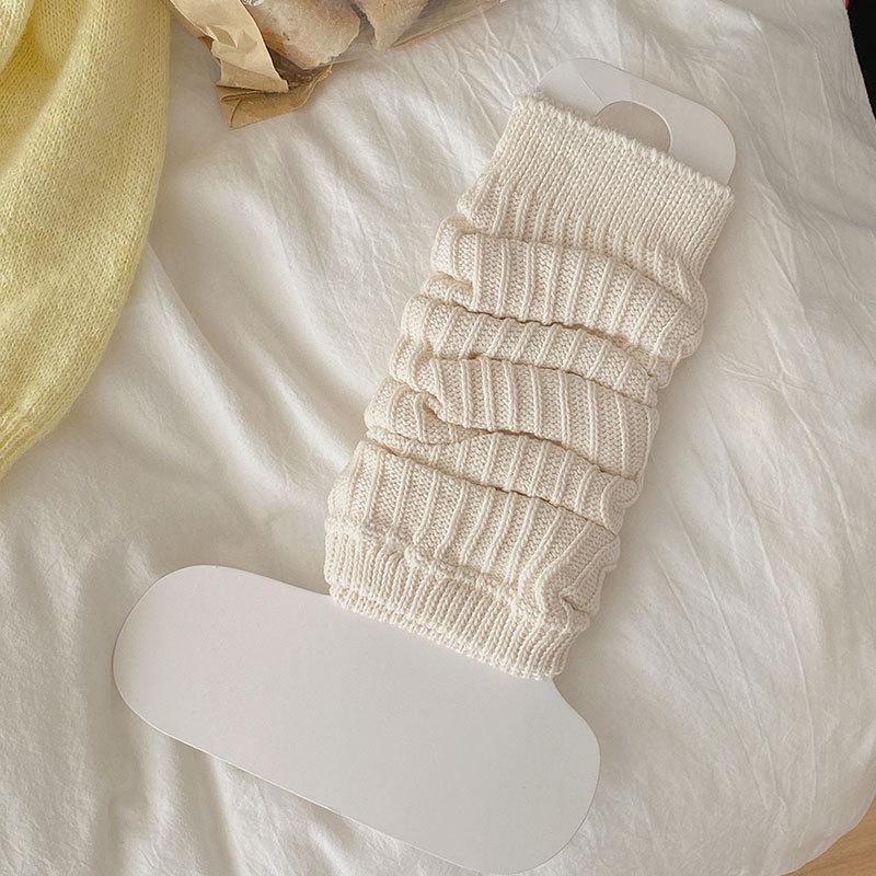 Women's Gray Velvet Leggings with Vertical Stripes – Slimming, Micro-Pressure, Stirrup Style for Autumn/Winter.