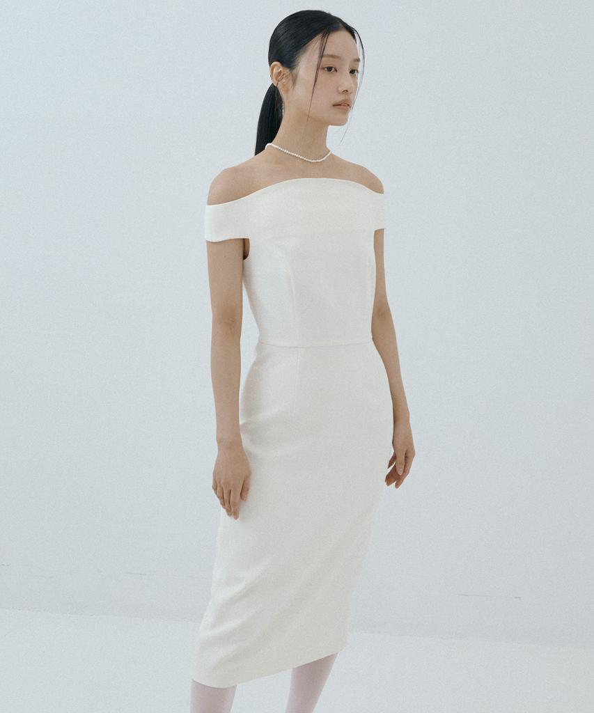 Lucirju Curved Off-Shoulder Dress (Ivory)