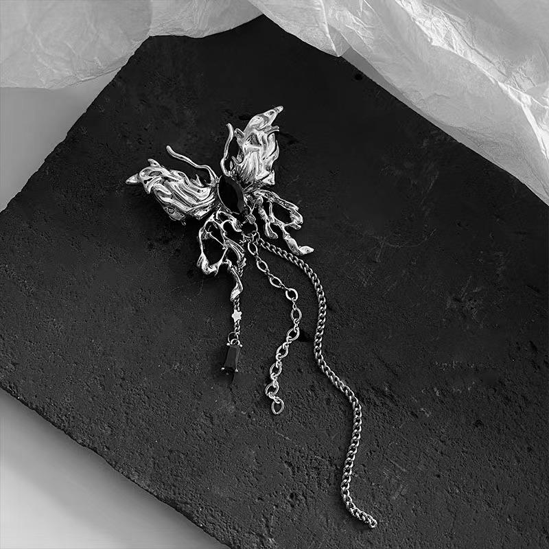 Elegant Butterfly Tassel Brooch for Women: High-End, Versatile Fashion Accessory